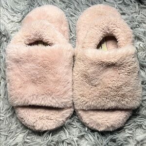 Yessica Simpson Cozy Pink Fuzzy Slippers